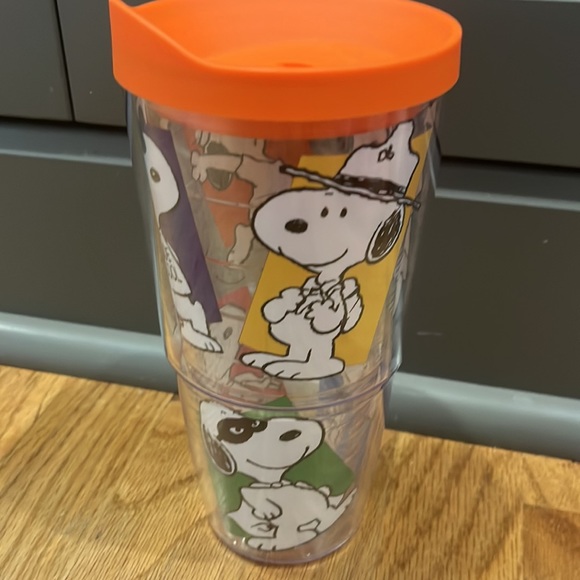 Large tervis snoopy cup with cover - Picture 4 of 8